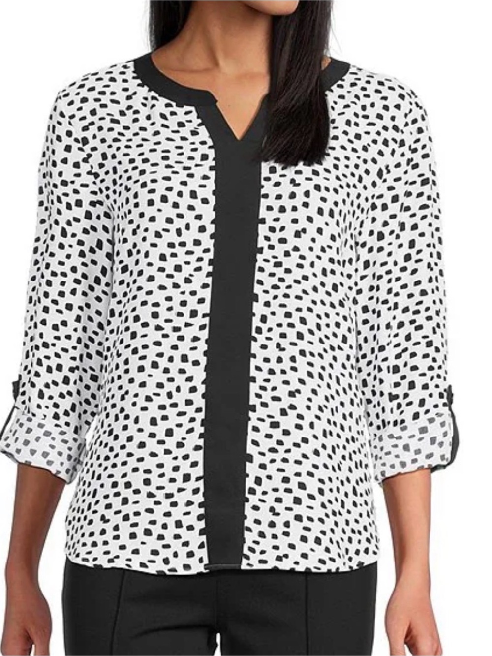 Multiples dotted V neck petite top